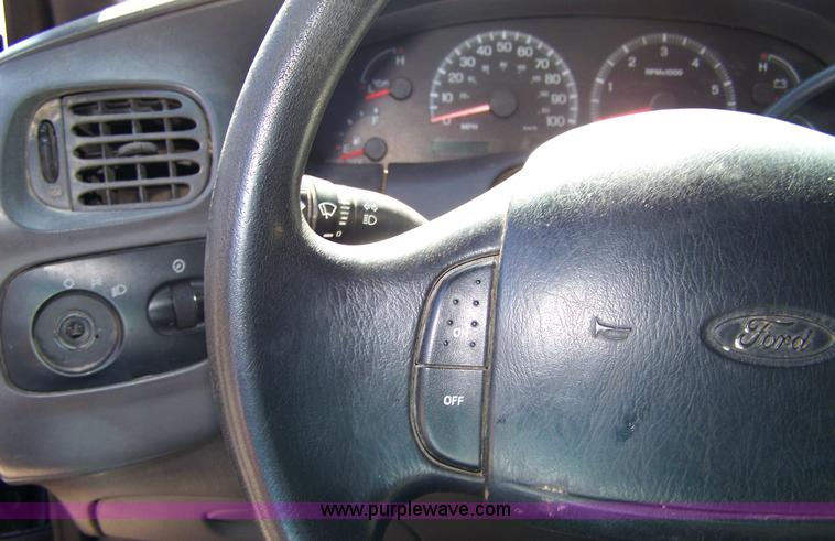 image for item D8528 2000 Ford F150 XLT supercab pickup truck