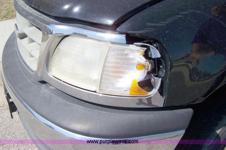 image for item D8528 2000 Ford F150 XLT supercab pickup truck