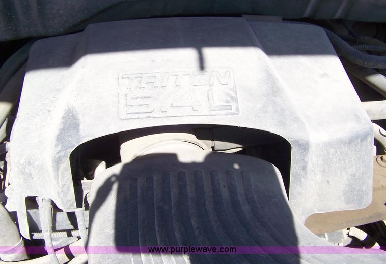 image for item D8528 2000 Ford F150 XLT supercab pickup truck