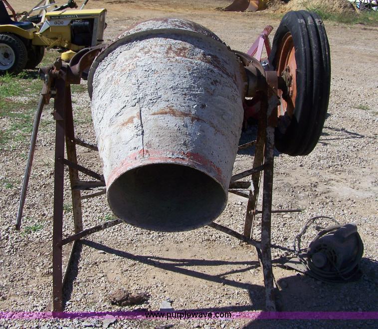 image for item E9310 Cement mixer