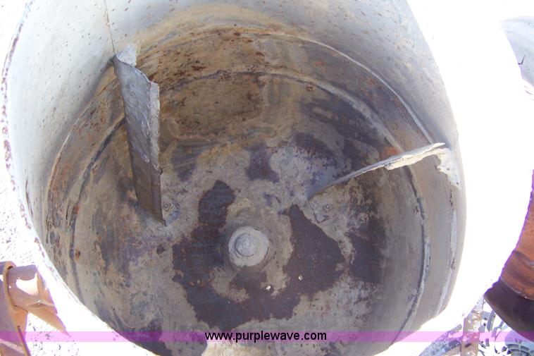 image for item E9310 Cement mixer