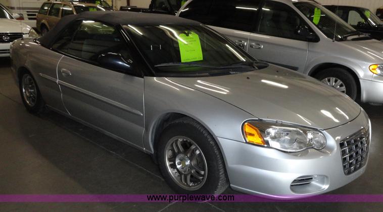 image for item A3196 2005 Chrysler Sebring convertible