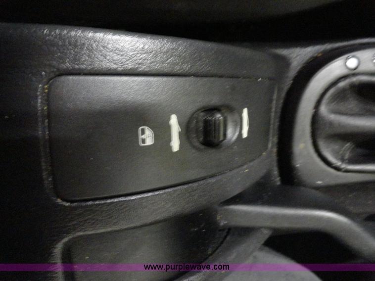 image for item A3196 2005 Chrysler Sebring convertible