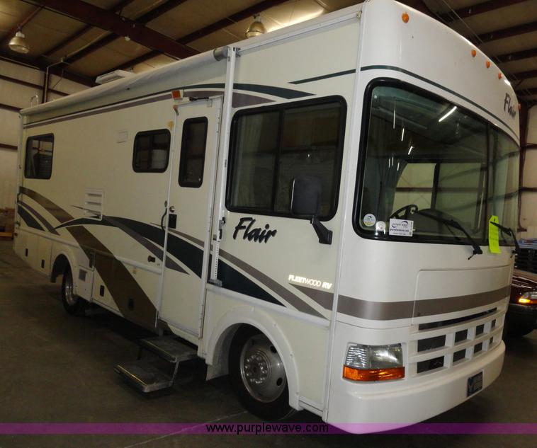 image for item A3198 2002 Workhorse P30 Fleetwood Flair RV