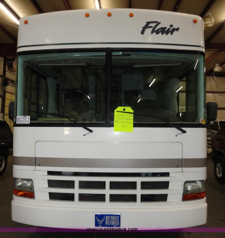 image for item A3198 2002 Workhorse P30 Fleetwood Flair RV