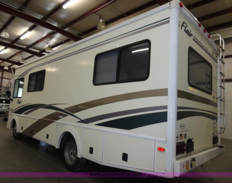 image for item A3198 2002 Workhorse P30 Fleetwood Flair RV