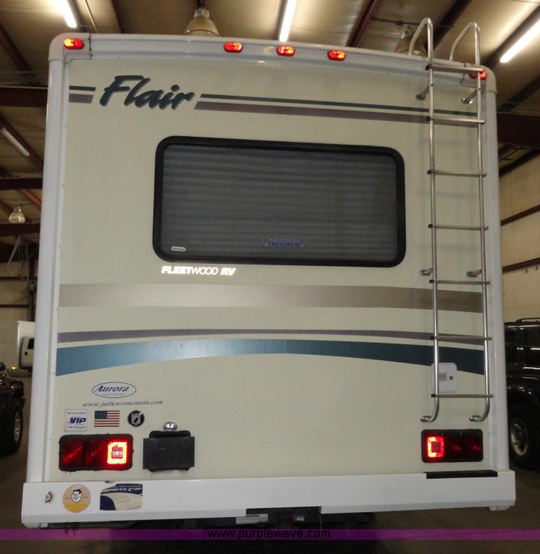 image for item A3198 2002 Workhorse P30 Fleetwood Flair RV