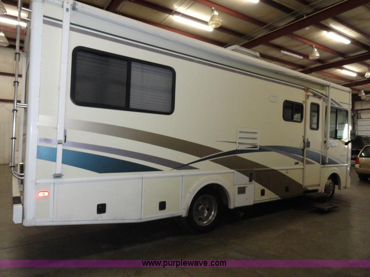 image for item A3198 2002 Workhorse P30 Fleetwood Flair RV