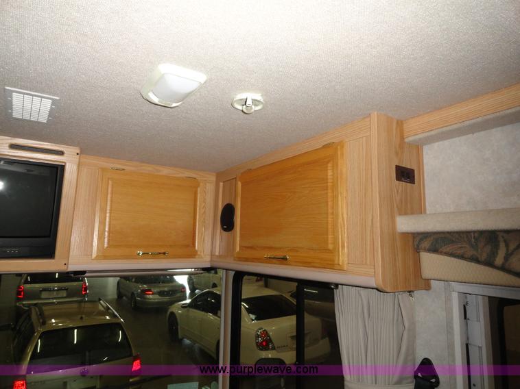 image for item A3198 2002 Workhorse P30 Fleetwood Flair RV