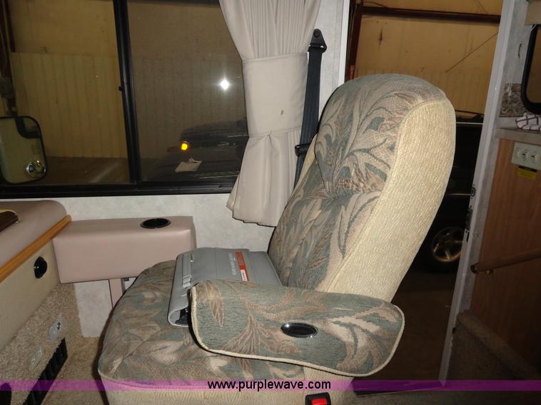 image for item A3198 2002 Workhorse P30 Fleetwood Flair RV