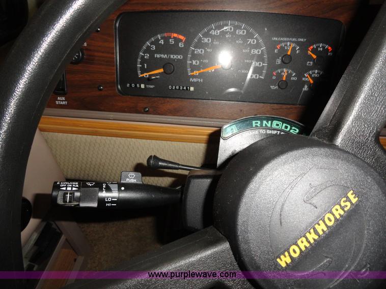 image for item A3198 2002 Workhorse P30 Fleetwood Flair RV