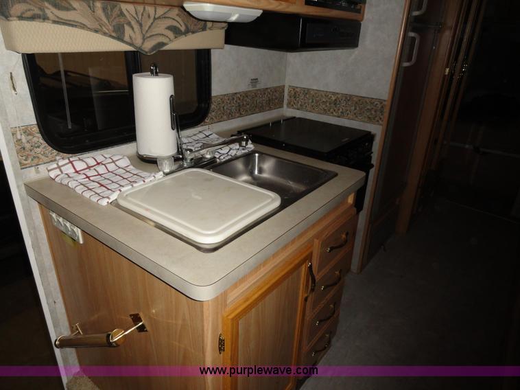 image for item A3198 2002 Workhorse P30 Fleetwood Flair RV