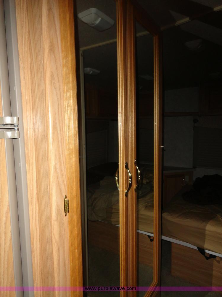 image for item A3198 2002 Workhorse P30 Fleetwood Flair RV