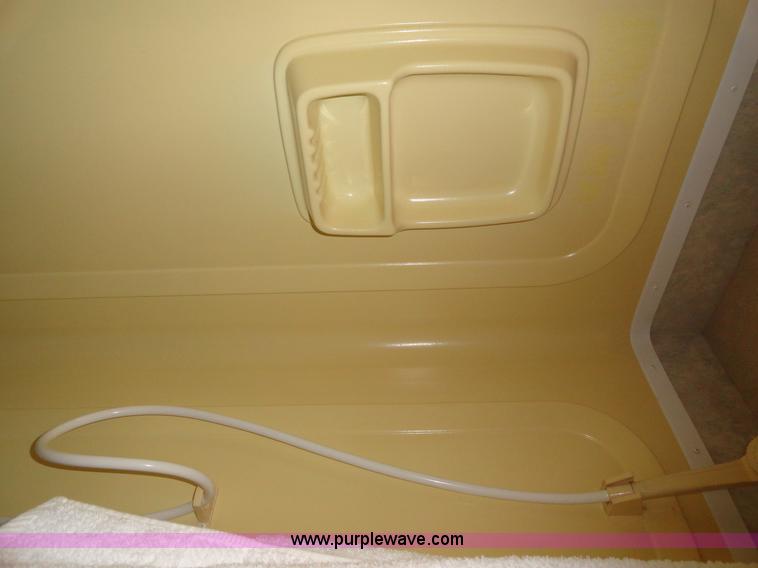 image for item A3198 2002 Workhorse P30 Fleetwood Flair RV