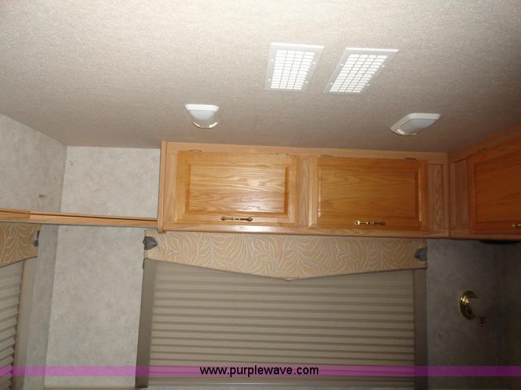 image for item A3198 2002 Workhorse P30 Fleetwood Flair RV