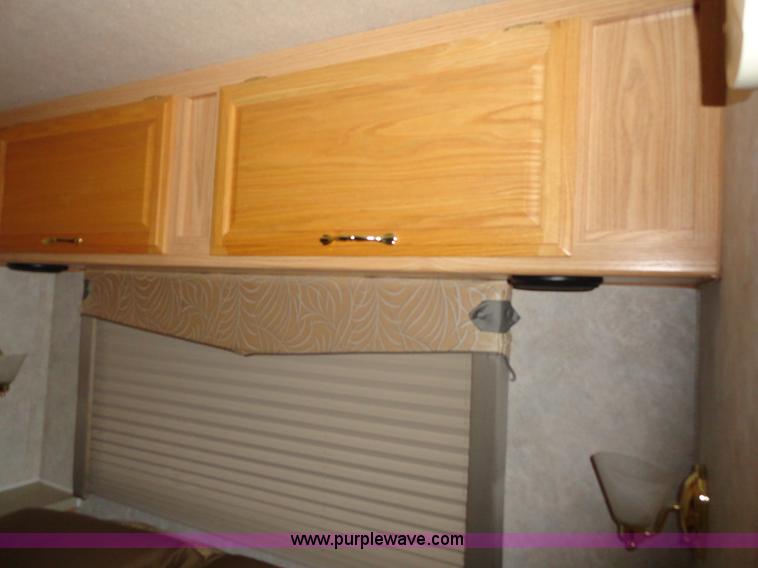 image for item A3198 2002 Workhorse P30 Fleetwood Flair RV