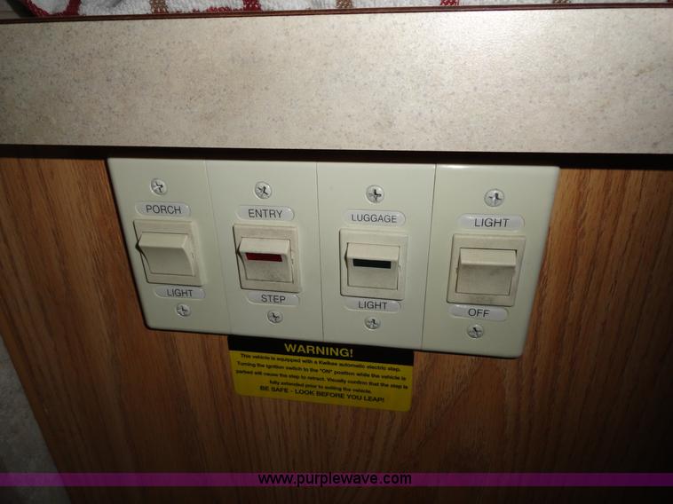 image for item A3198 2002 Workhorse P30 Fleetwood Flair RV