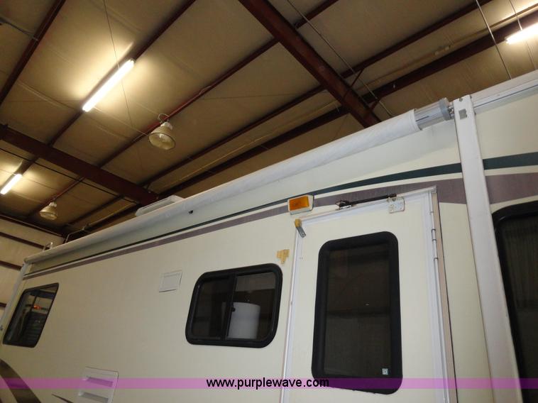 image for item A3198 2002 Workhorse P30 Fleetwood Flair RV