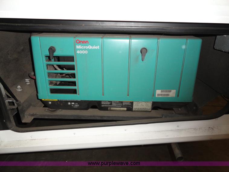 image for item A3198 2002 Workhorse P30 Fleetwood Flair RV