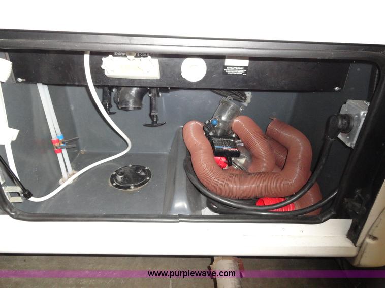 image for item A3198 2002 Workhorse P30 Fleetwood Flair RV