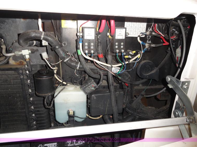 image for item A3198 2002 Workhorse P30 Fleetwood Flair RV