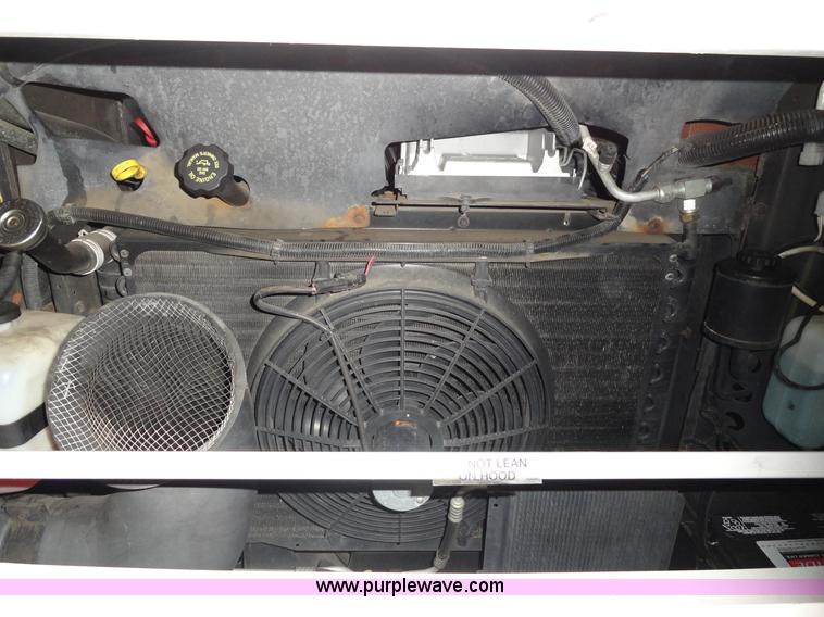 image for item A3198 2002 Workhorse P30 Fleetwood Flair RV