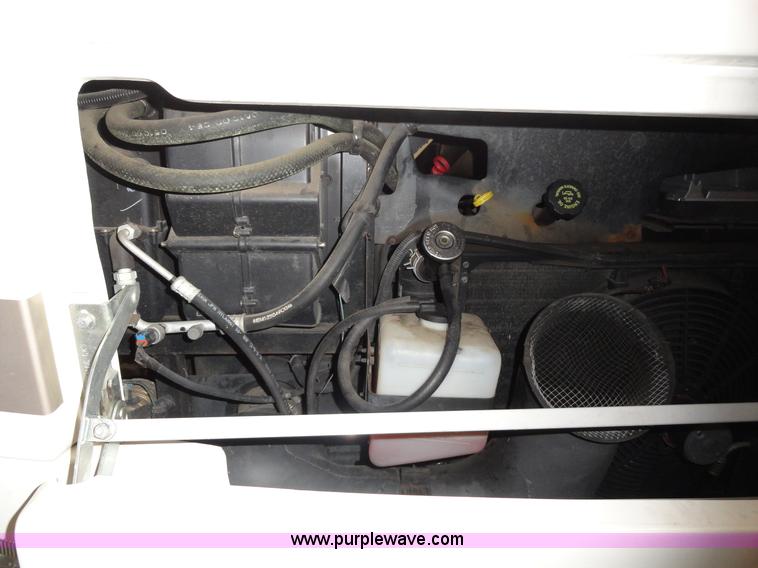 image for item A3198 2002 Workhorse P30 Fleetwood Flair RV