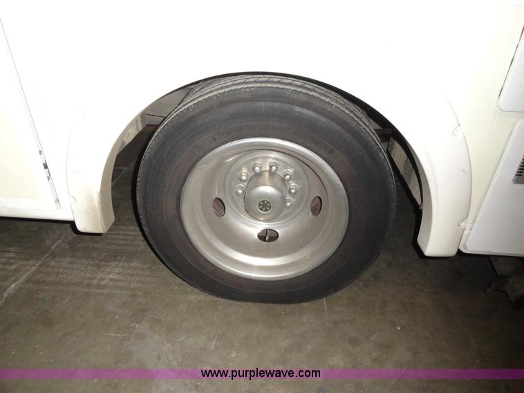 image for item A3198 2002 Workhorse P30 Fleetwood Flair RV