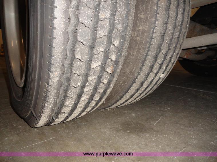 image for item A3198 2002 Workhorse P30 Fleetwood Flair RV