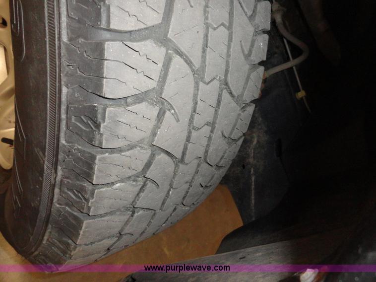 image for item A3199 2002 Dodge Durango SXT SUV