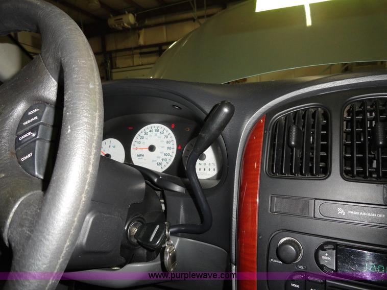 image for item A3201 2006 Chrysler Town & Country mini van