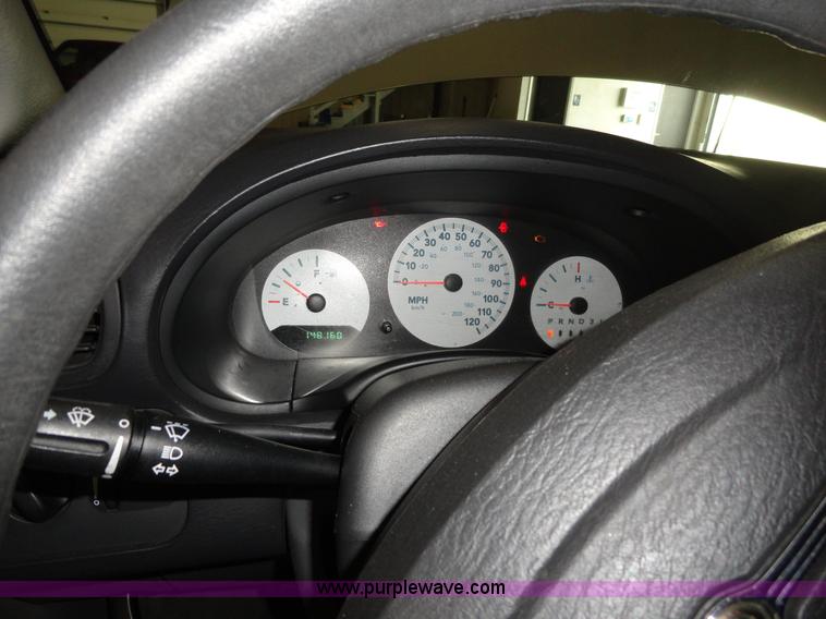 image for item A3201 2006 Chrysler Town & Country mini van