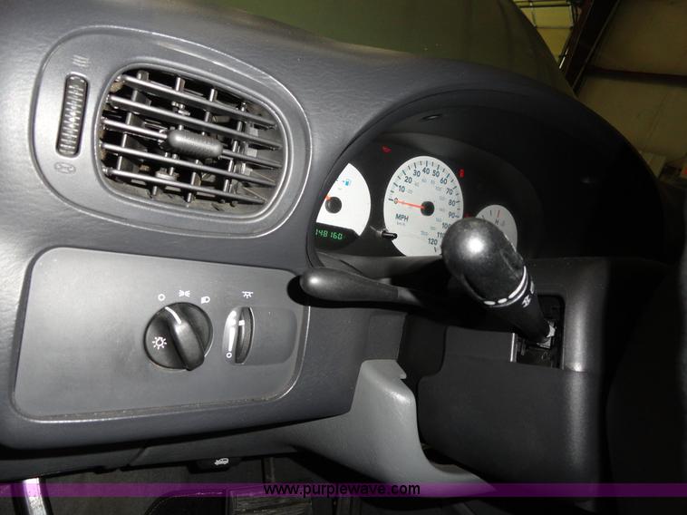 image for item A3201 2006 Chrysler Town & Country mini van