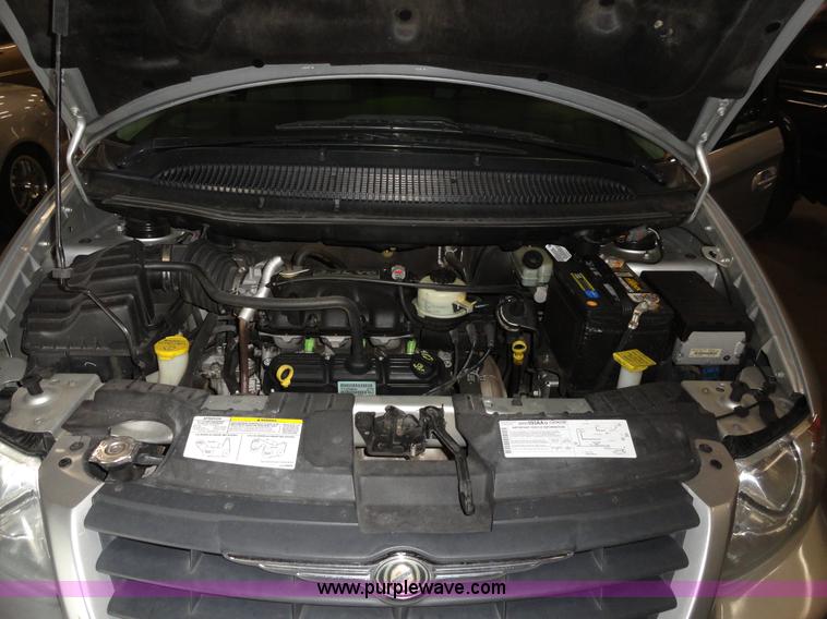 image for item A3201 2006 Chrysler Town & Country mini van