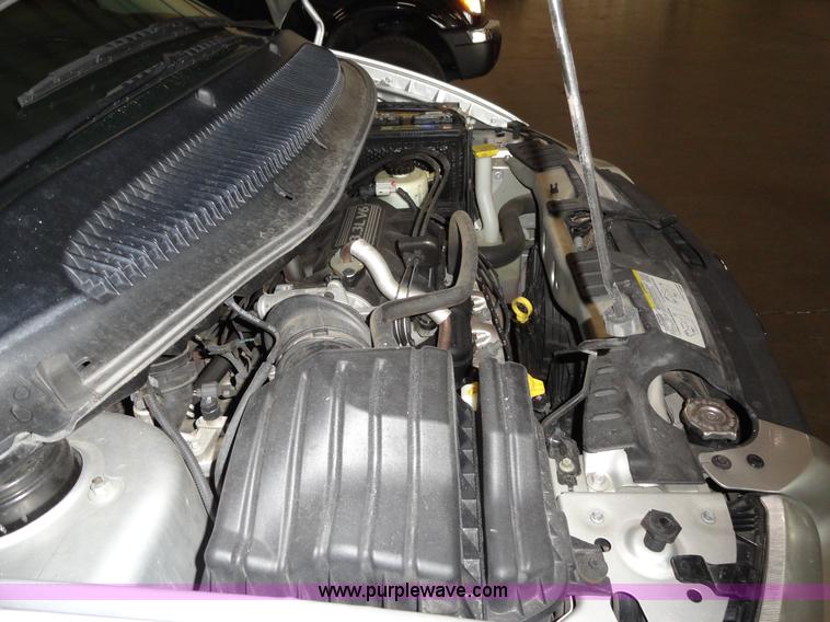 image for item A3201 2006 Chrysler Town & Country mini van