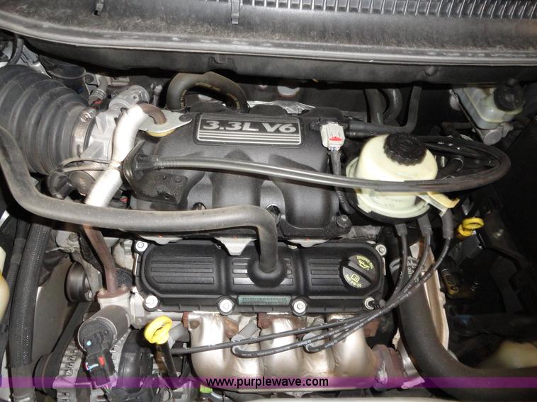 image for item A3201 2006 Chrysler Town & Country mini van