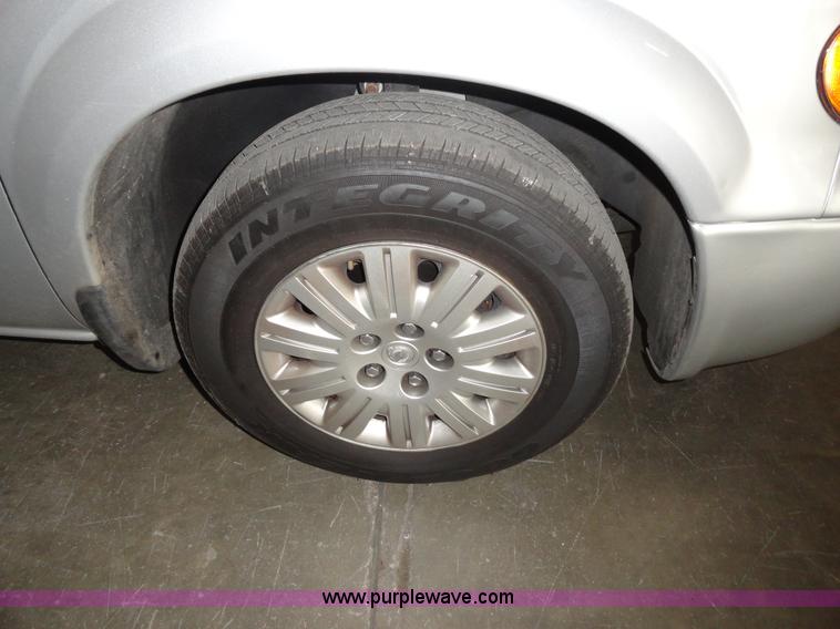 image for item A3201 2006 Chrysler Town & Country mini van