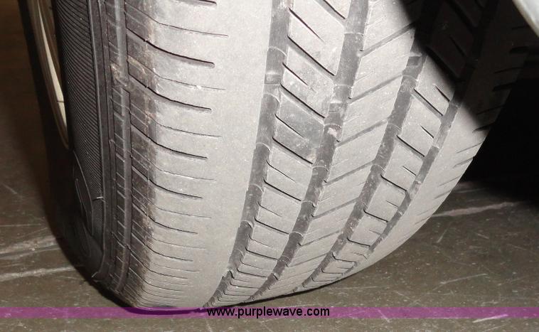 image for item A3201 2006 Chrysler Town & Country mini van