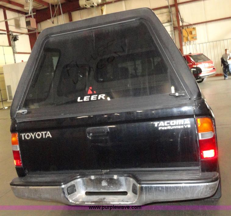 image for item A3203 2000 Toyota Tacoma Prerunner SR5 extended cab pickup truck