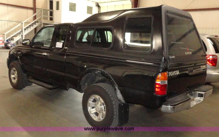 image for item A3203 2000 Toyota Tacoma Prerunner SR5 extended cab pickup truck