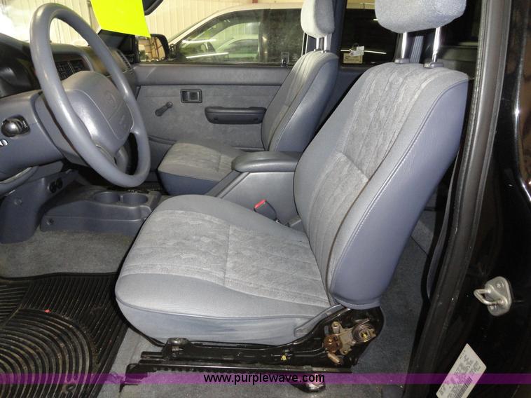 image for item A3203 2000 Toyota Tacoma Prerunner SR5 extended cab pickup truck