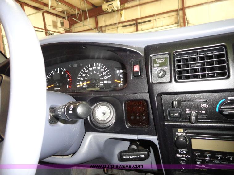 image for item A3203 2000 Toyota Tacoma Prerunner SR5 extended cab pickup truck