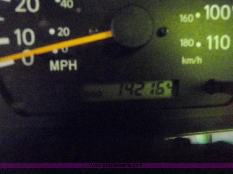 image for item A3203 2000 Toyota Tacoma Prerunner SR5 extended cab pickup truck