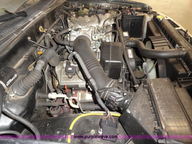 image for item A3203 2000 Toyota Tacoma Prerunner SR5 extended cab pickup truck