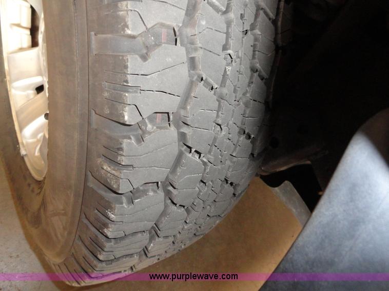 image for item A3203 2000 Toyota Tacoma Prerunner SR5 extended cab pickup truck