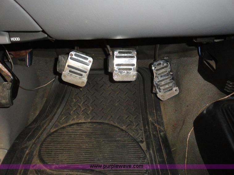 image for item A3204 1998 Ford F150 XLT step side pickup truck