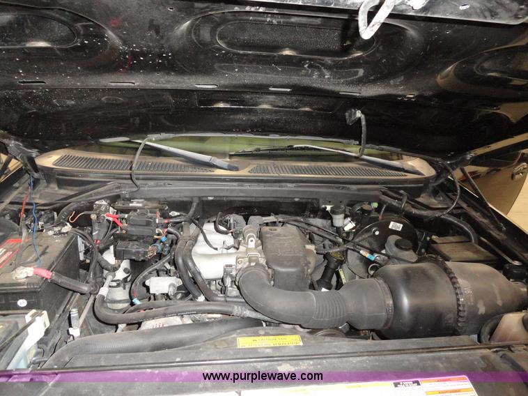 image for item A3204 1998 Ford F150 XLT step side pickup truck