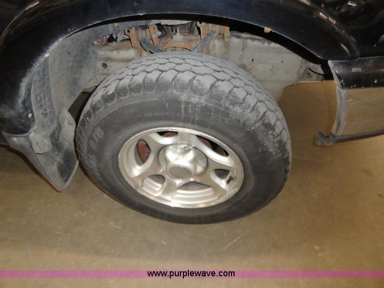 image for item A3204 1998 Ford F150 XLT step side pickup truck