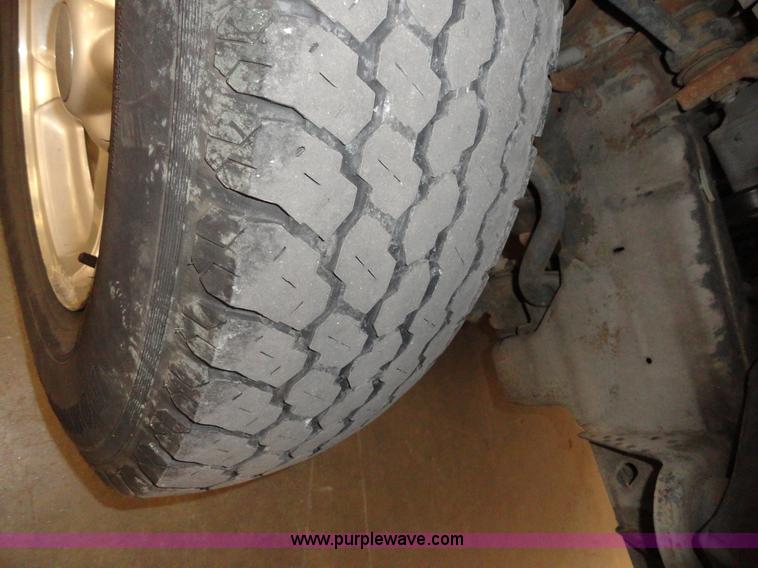 image for item A3204 1998 Ford F150 XLT step side pickup truck