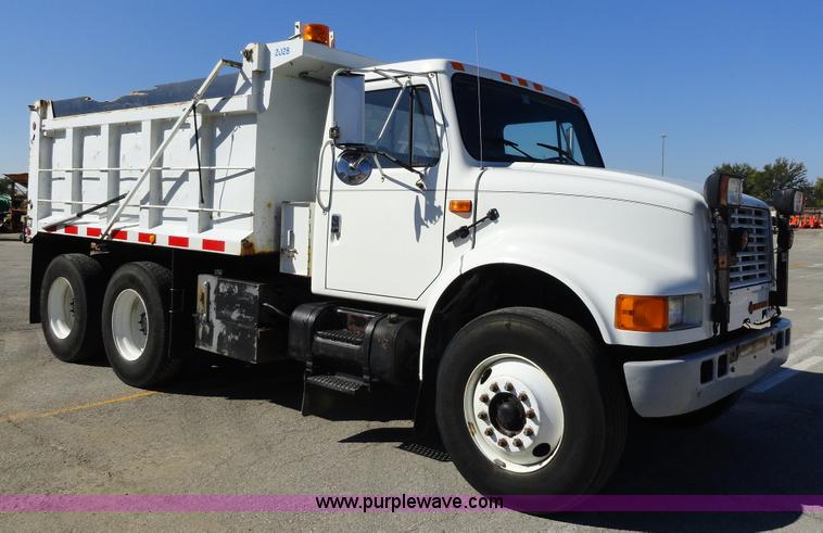 image for item A2412 1993 International 4900 dump truck